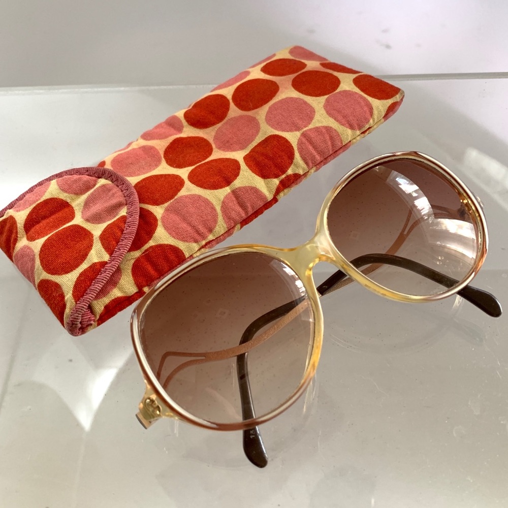 1970s Vintage Glamour sunglasses with case